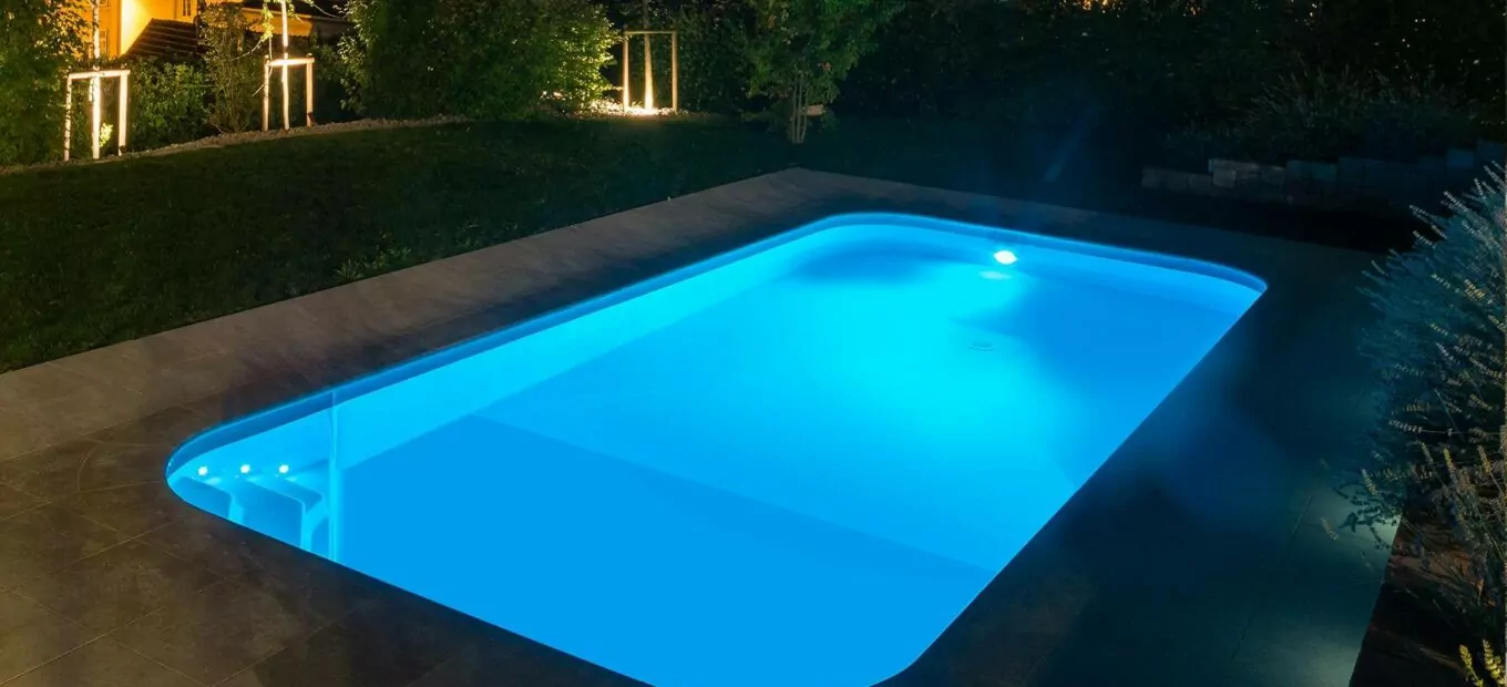 piscine-rectangle-sara-3-nuit-1360x620