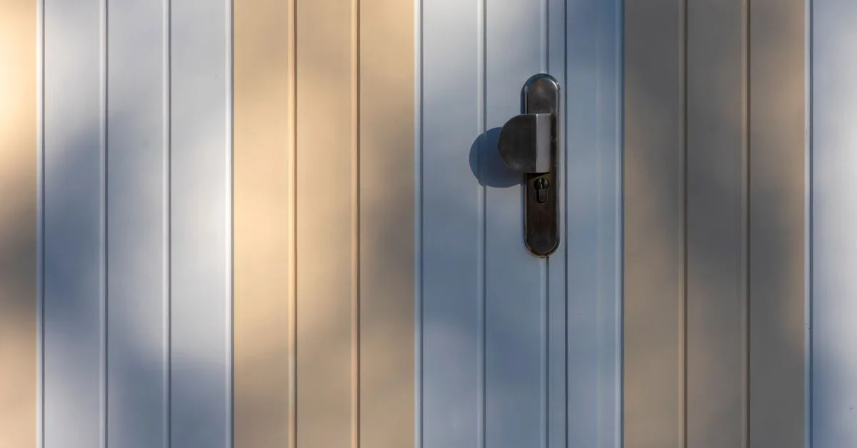 découvrez nos solutions efficaces d'isolation de porte pour améliorer le confort thermique et économiser de l'énergie chez vous.