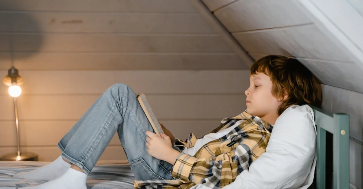 découvrez comment rafraîchir une chambre sous les combles grâce à une bonne isolation, une ventilation efficace et des solutions de climatisation adaptées.