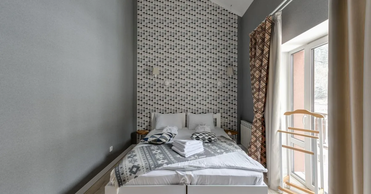 découvrez des idées d’agencement pour une petite chambre avec un lit double et optimisez chaque centimètre sans sacrifier le confort.